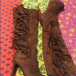 Women’s fringed high heels boots NWOT